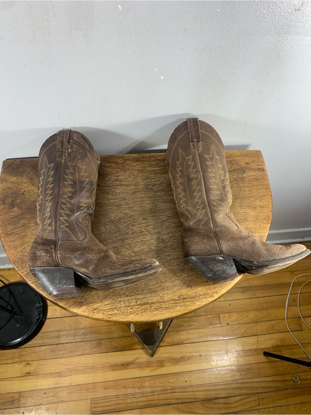Vintage distressed leather cowboy boots - Picture 10 of 13
